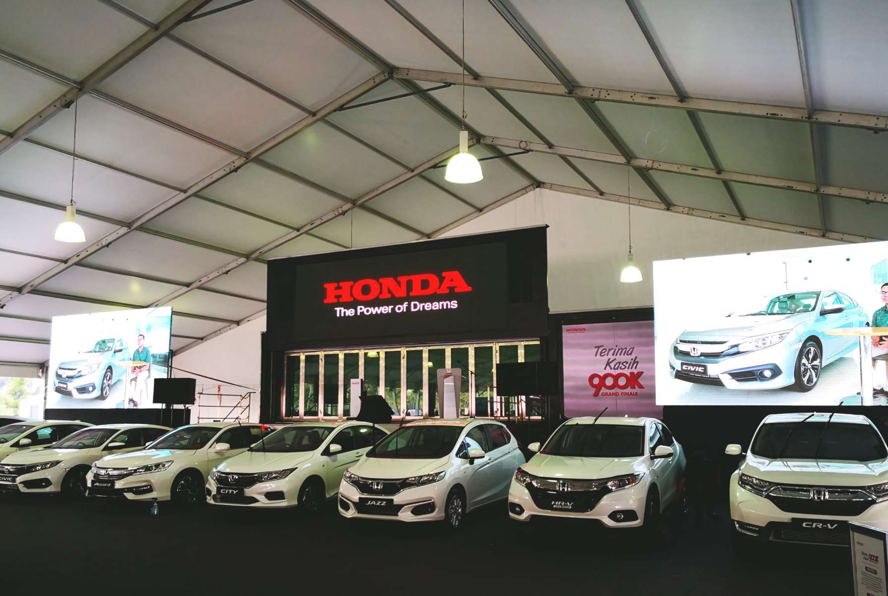 Bright LED display attracting Honda Community with engaging content.