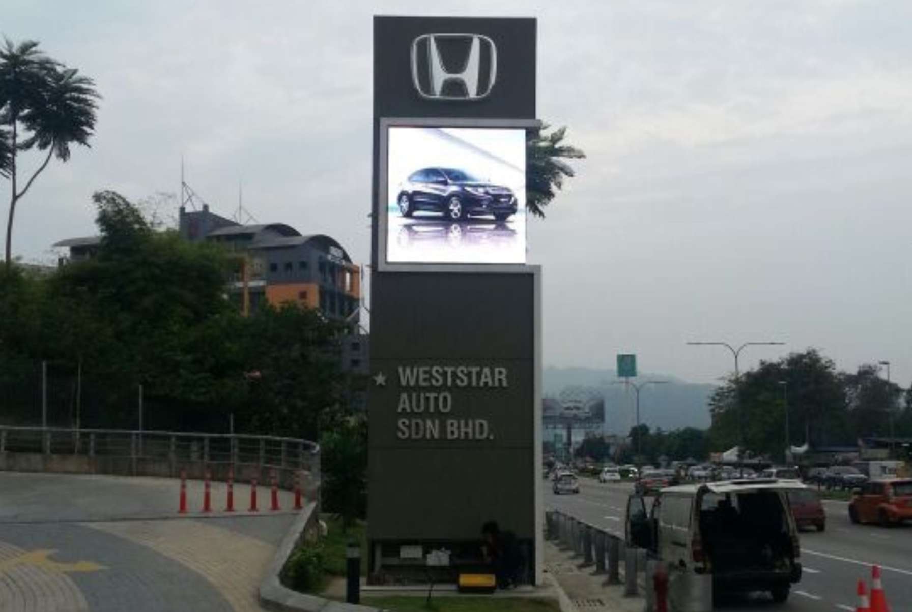 Eye-catching Outdoor P10 LED Screen