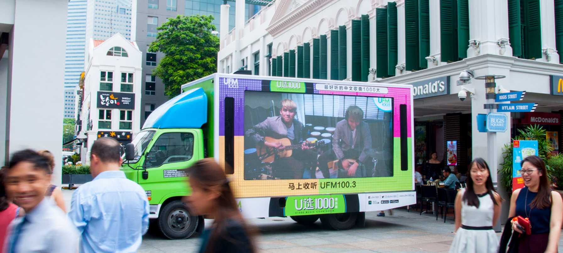 A large, illuminated LED truck for UFM U1000