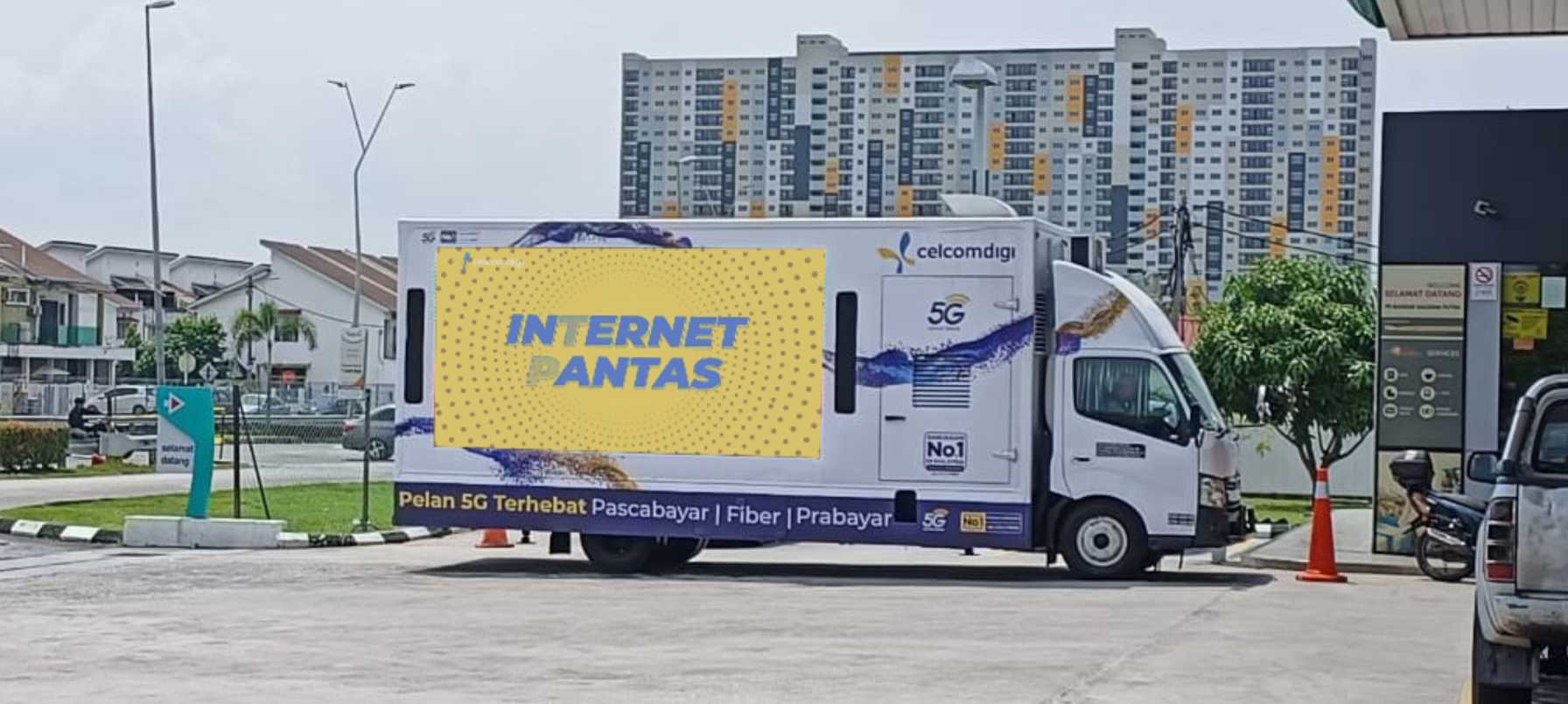 Celcom Digi truck-mounted LED screen showcasing a vibrant display