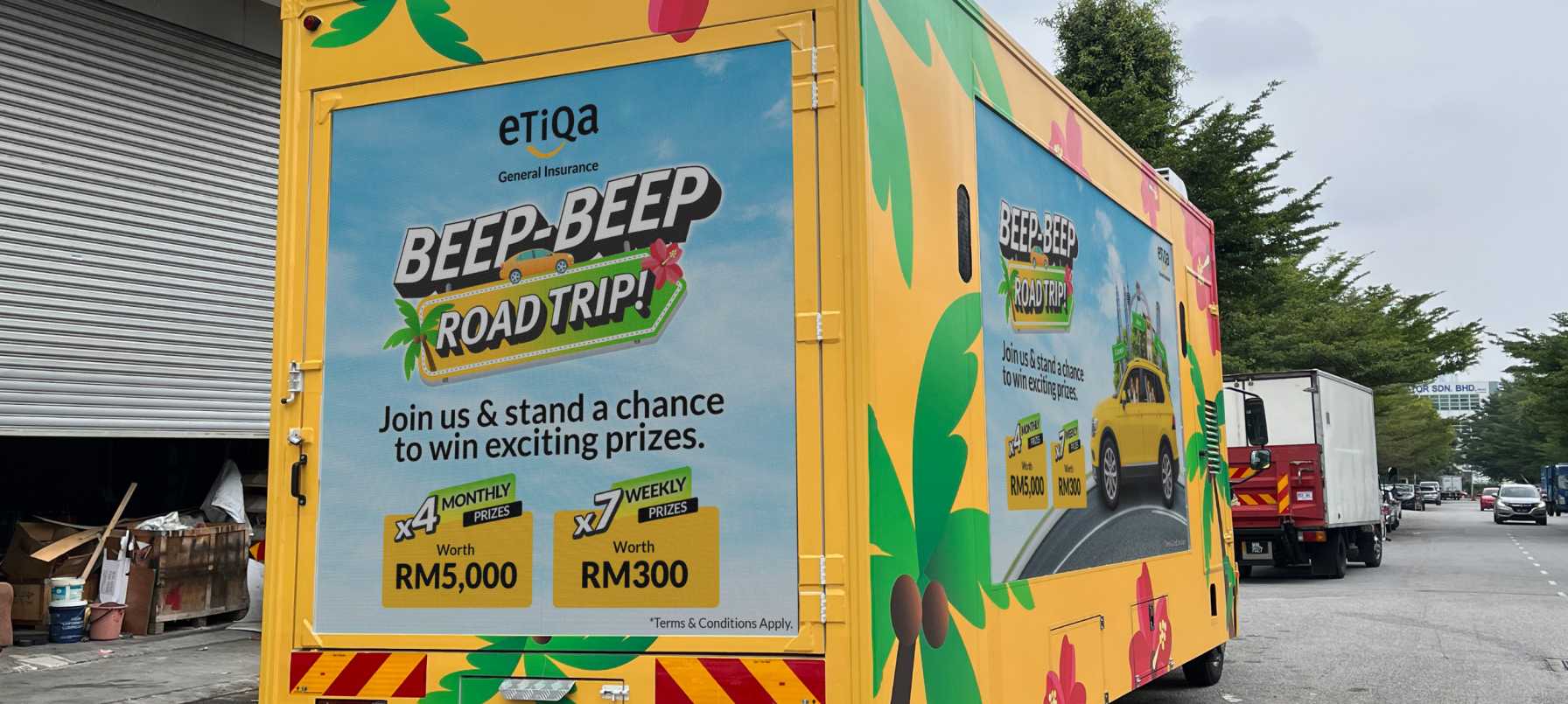 Etiqa truck-mounted LED screen in yellow colour