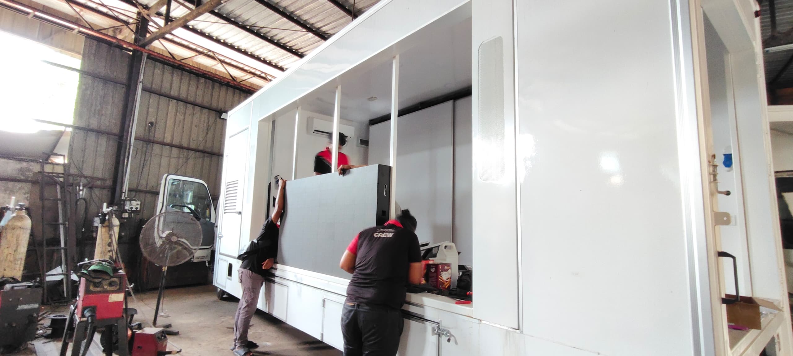 HeloLED team help to improve LED truck fabrication