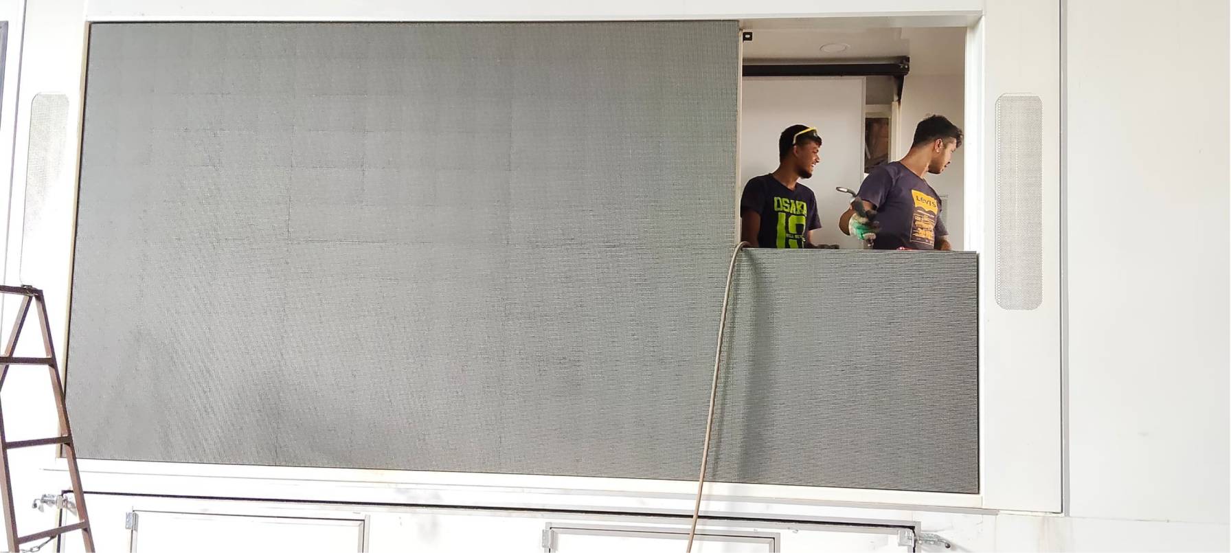 Smart design features optimizing visibility and functionality on the truck-mounted LED screens