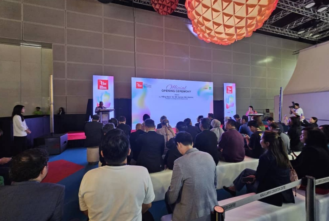 Illuminated LED screen installation for the REKA Interior Exhibition